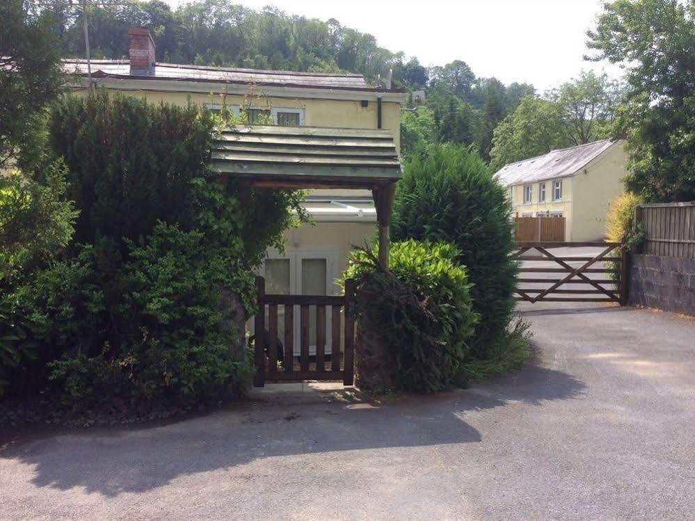 Afon Duad Inn Cwm-Duad Exterior photo